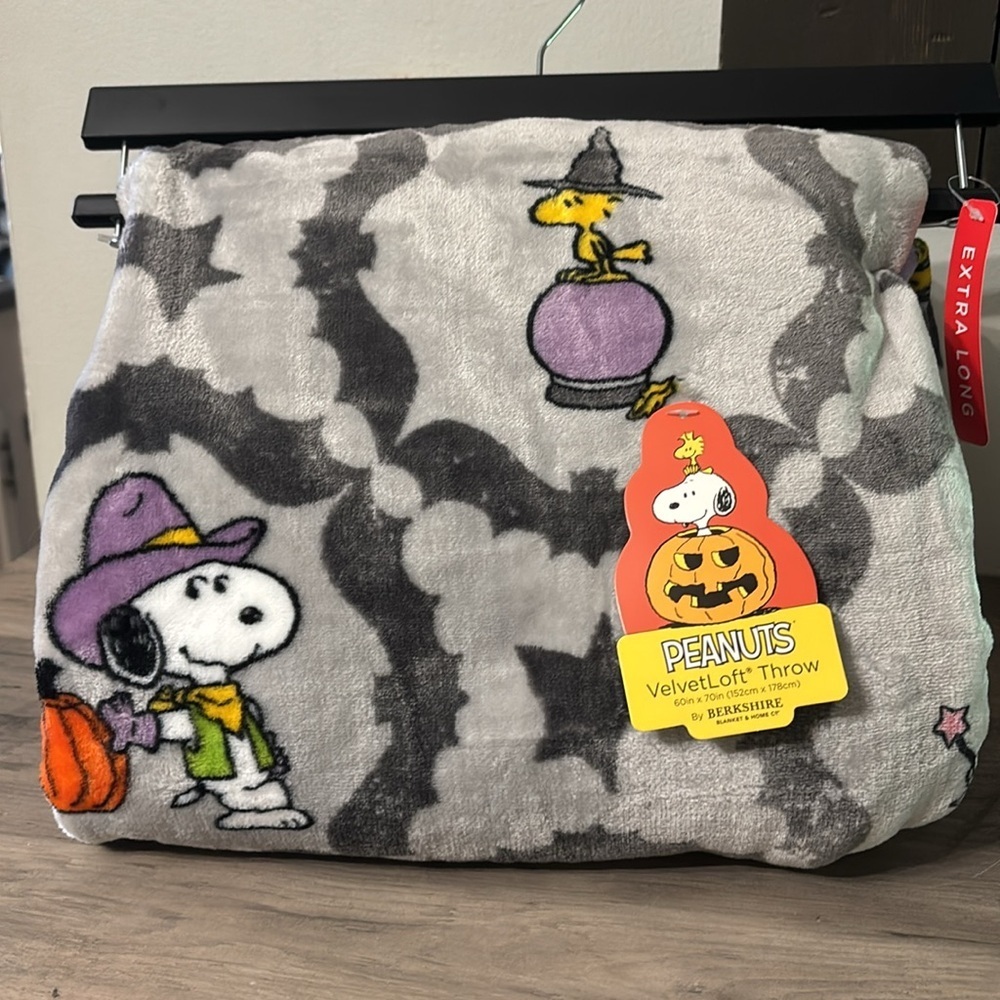 Berkshire Peanuts Halloween Throw Cowboy Snoopy Woodstock Crystal Ball NEW 2025